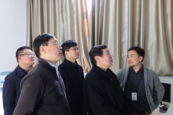 中南大學(xué)朱院長(zhǎng)一行蒞臨華僑集團(tuán)視察指導(dǎo)